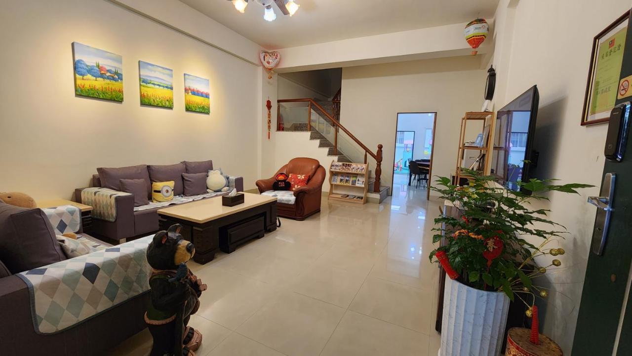花蓮包棟彩色窩民宿 溜滑梯 烤肉唱歌 電動麻將 近東大門 Hualien Extérieur photo